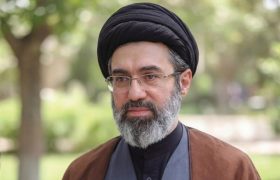 رهبر انقلاب: رزمندگان ما با موشک و پهپاد، شیطان بزرگ را رمی کردند