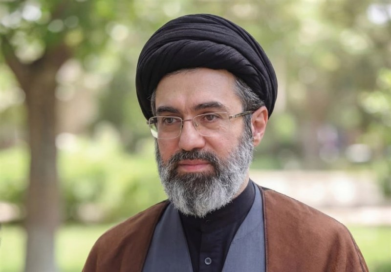 رهبر انقلاب: رزمندگان ما با موشک و پهپاد، شیطان بزرگ را رمی کردند