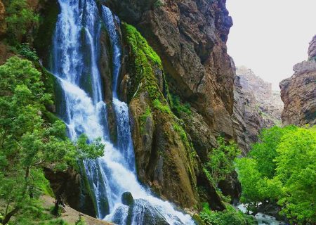 آب سفید؛ آبشاری دیدنی در دل الیگودرز
