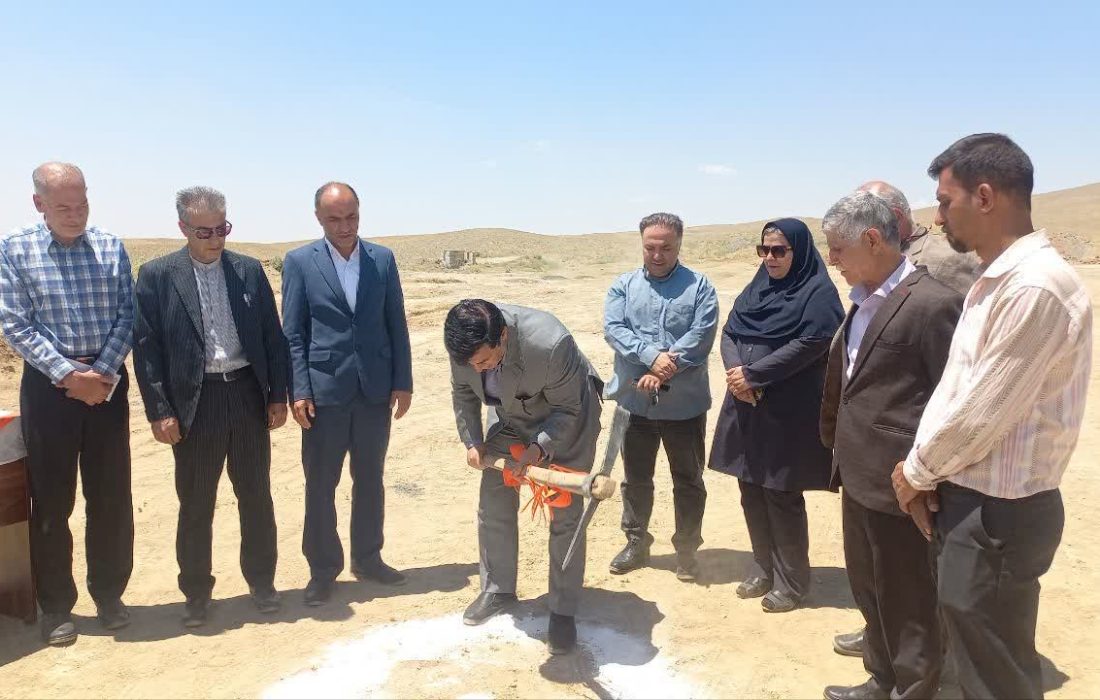 آیین کلنگ‌زنی نیروگاه خورشیدی ۳ مگاواتی در الیگودرز برگزار شد