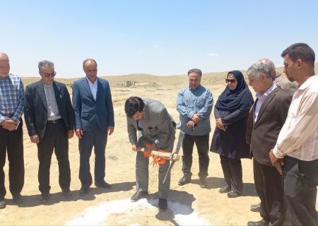 آیین کلنگ‌زنی نیروگاه خورشیدی ۳ مگاواتی در الیگودرز برگزار شد