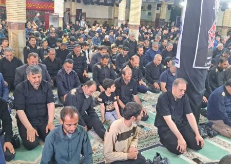 مراسم عزاداری واقامه نماز در روز عاشورای حسینی در الیگودرز برگزار شد+تصویر