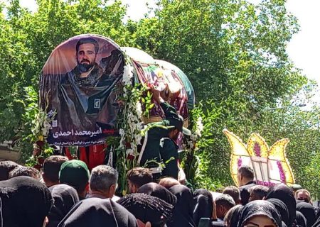 مراسم تشییع و تدفین پیکر شهید امیر محمد احمدی در الیگودرز برگزار شد+تصویر